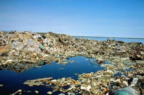 Most people would imagine the Great Garbage Patch to look like this mountain of trash— but it actually consists of much smaller pieces of plastic. Courtesy of Ken Graham/Getty IMages.