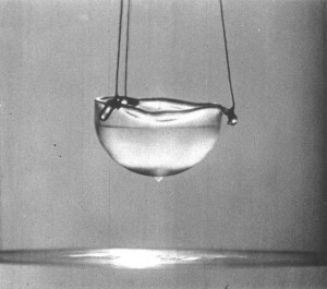 Superfluids like liquid helium have many unique properties, most importantly zero viscosity and low temperature. These help mitigate many of the frictional effects that disturb quantum systems. Image courtesy of Wikimedia.